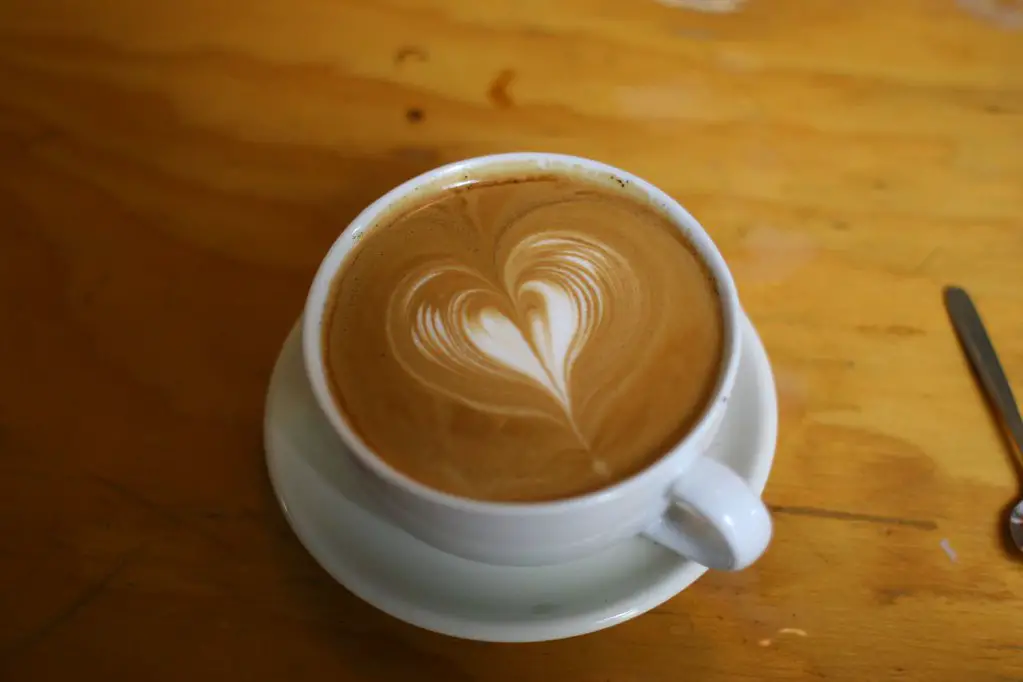 arte latte en forma de corazon